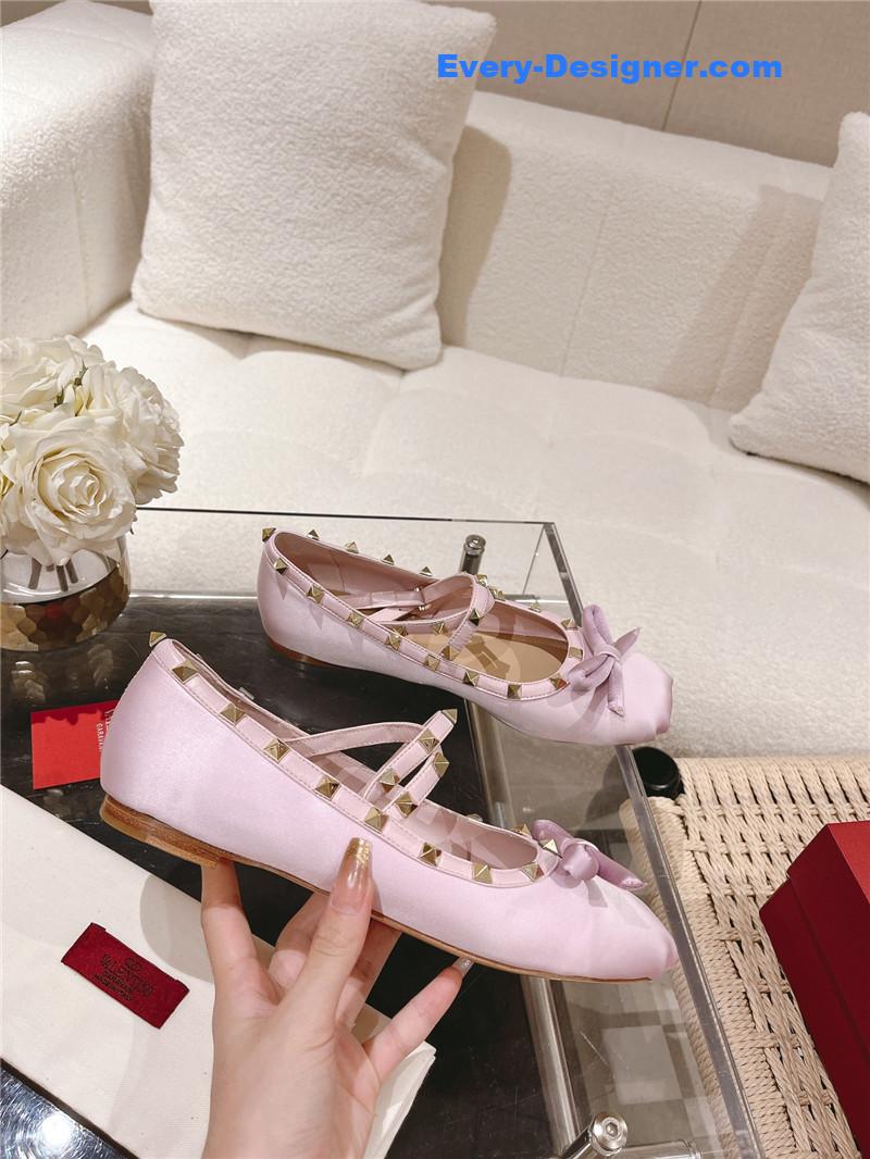 Va1e*ntin0 vintage craft pyramid big willow studded flats