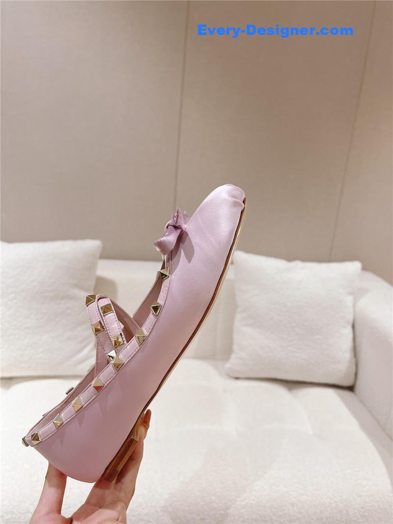 Va1e*ntin0 vintage craft pyramid big willow studded flats
