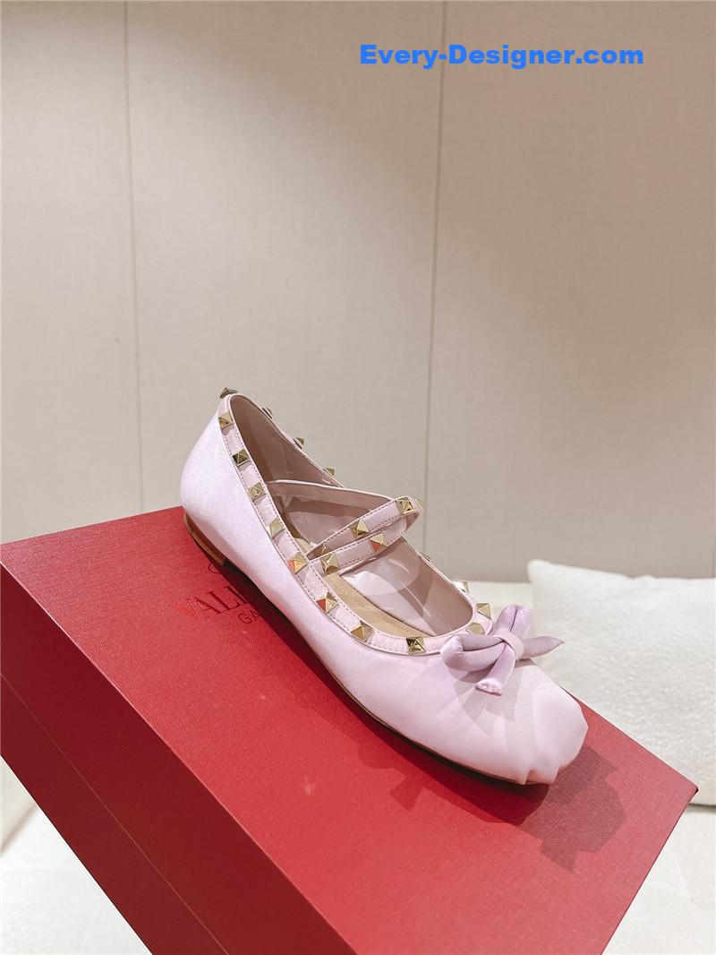 Va1e*ntin0 vintage craft pyramid big willow studded flats