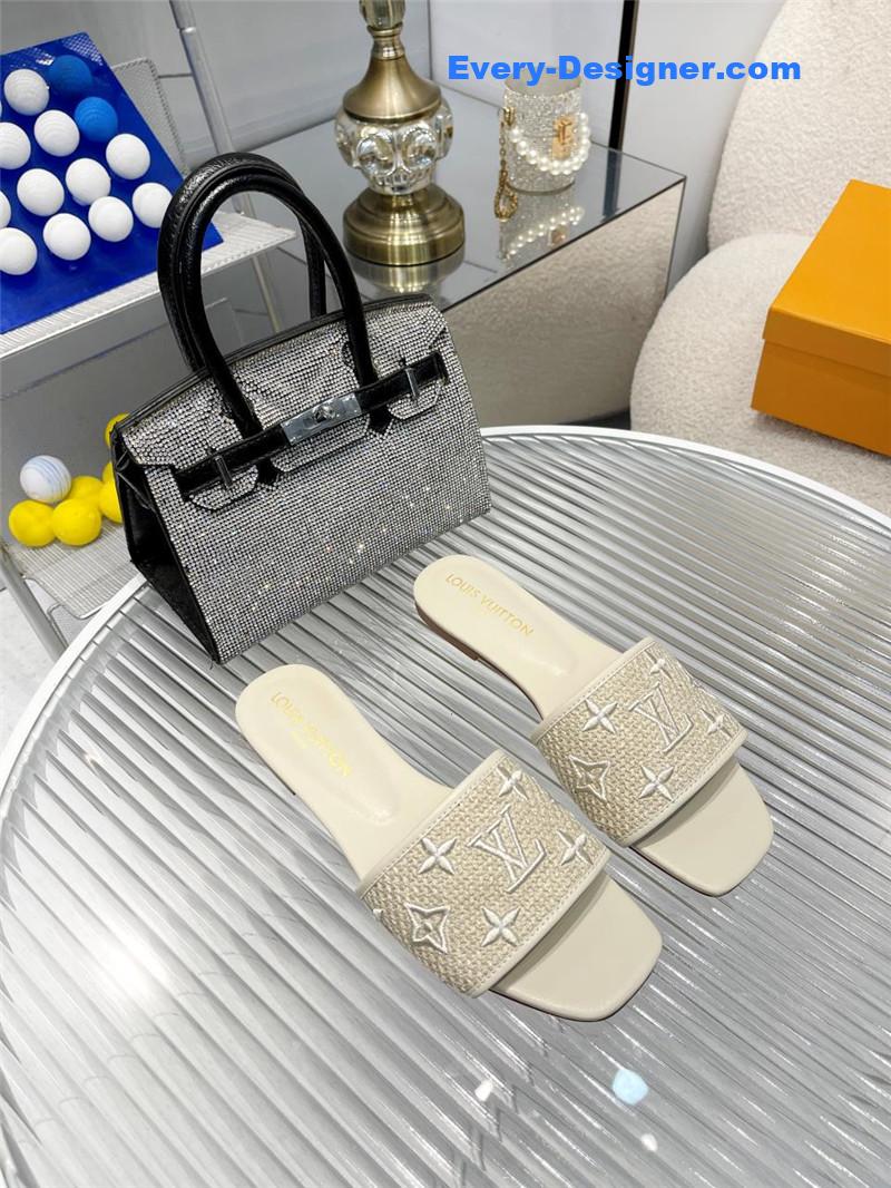 l0vis Vvtt0n lv catwalk flat slippers