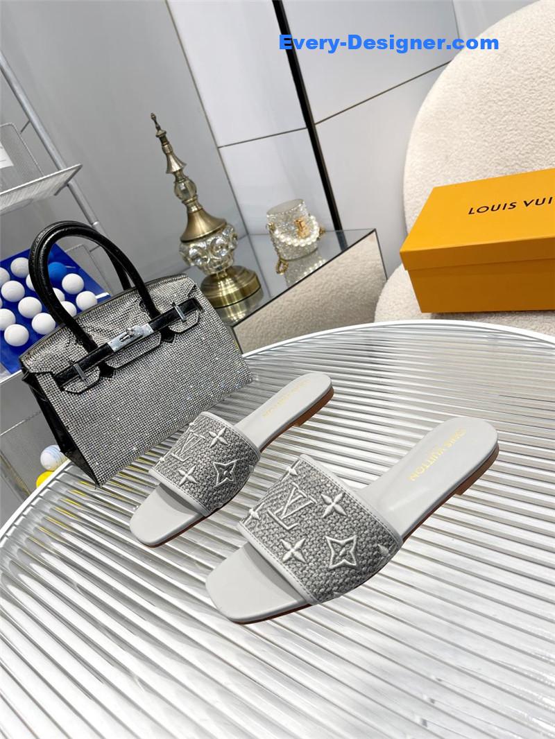 l0vis Vvtt0n lv catwalk flat slippers