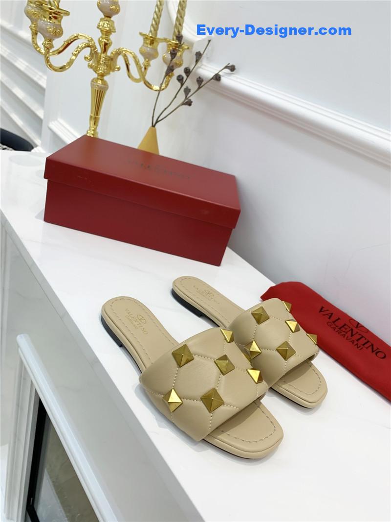 Va1e*ntin0 latest slippers