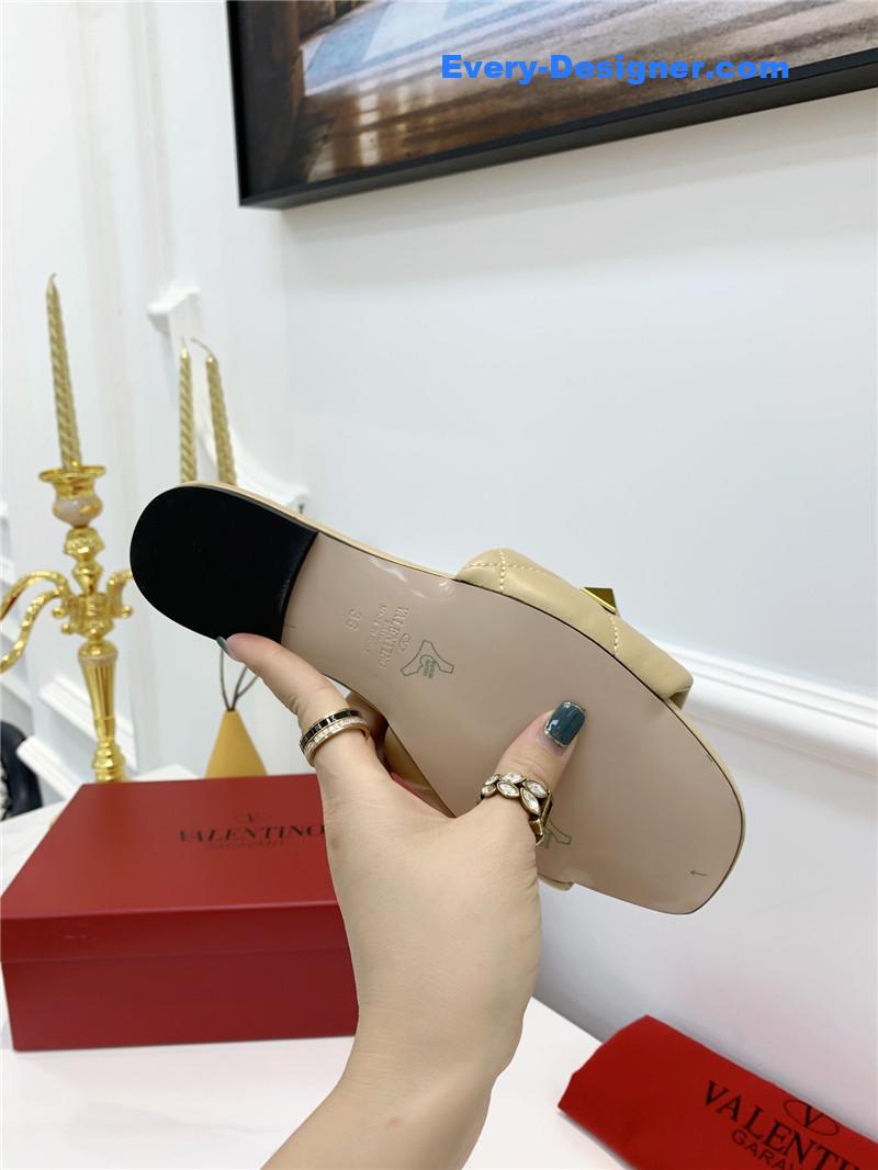 Va1e*ntin0 latest slippers