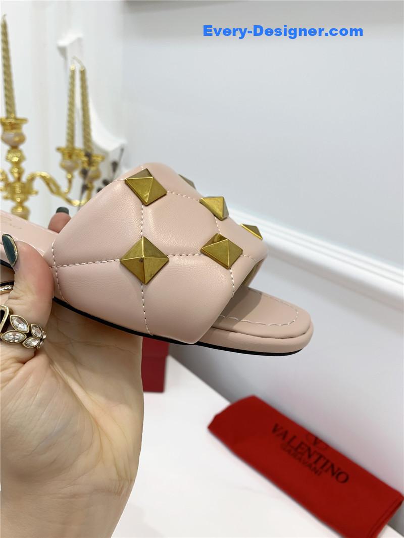 Va1e*ntin0 latest slippers