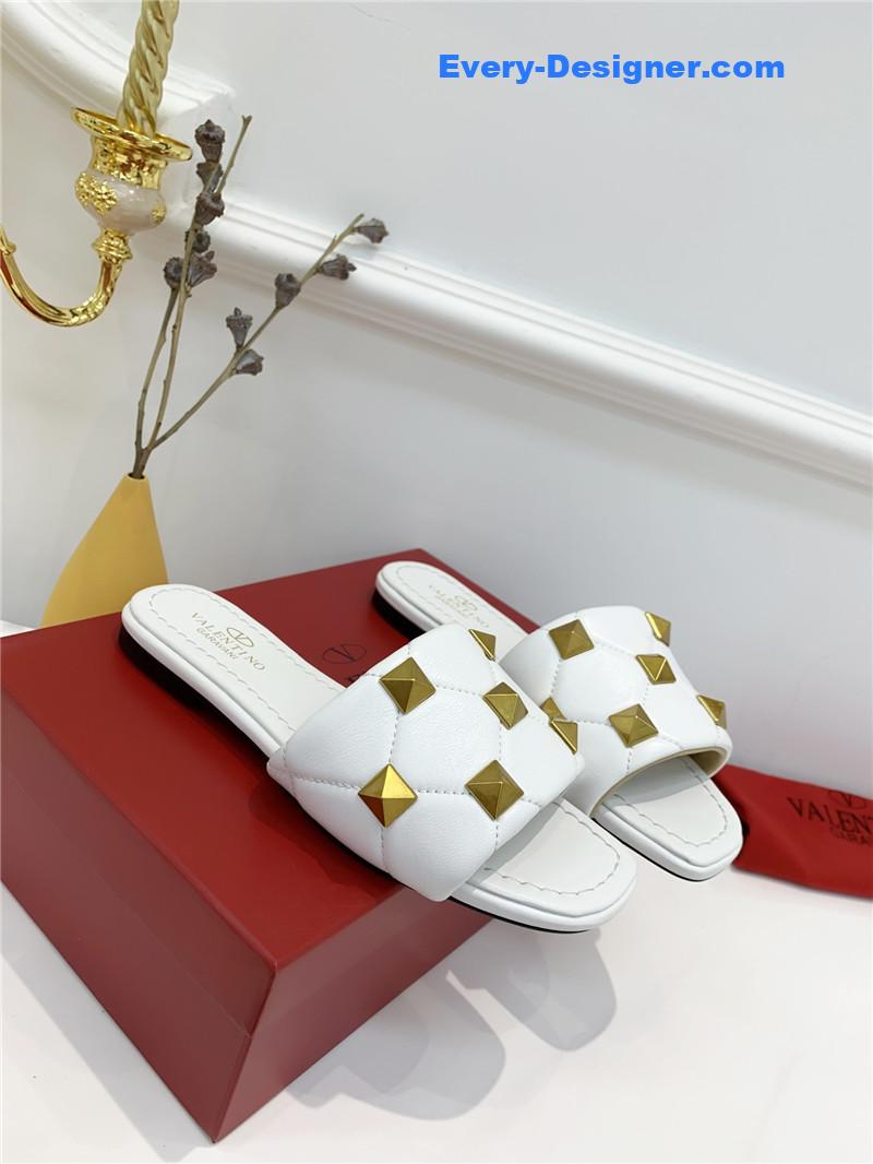 Va1e*ntin0 latest slippers