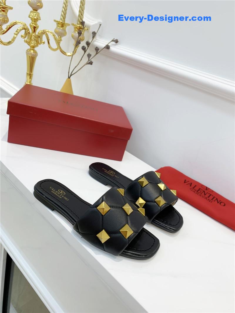 Va1e*ntin0 latest slippers