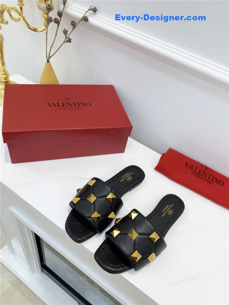 Va1e*ntin0 latest slippers