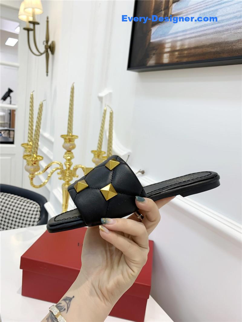 Va1e*ntin0 latest slippers