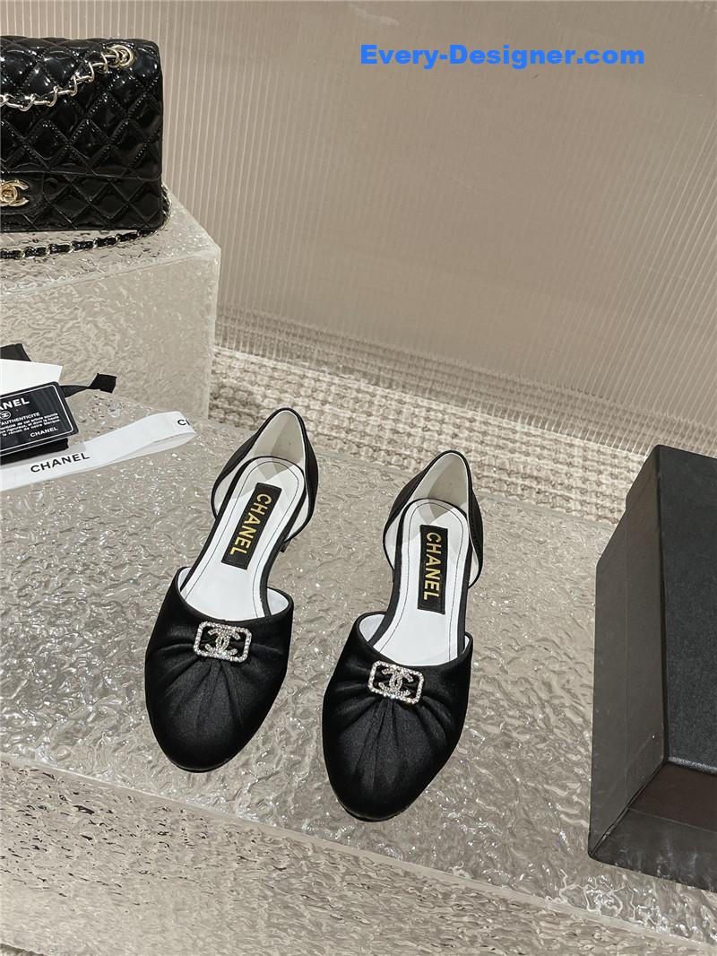 cc explosion D1am0nd buckle hollow sandals