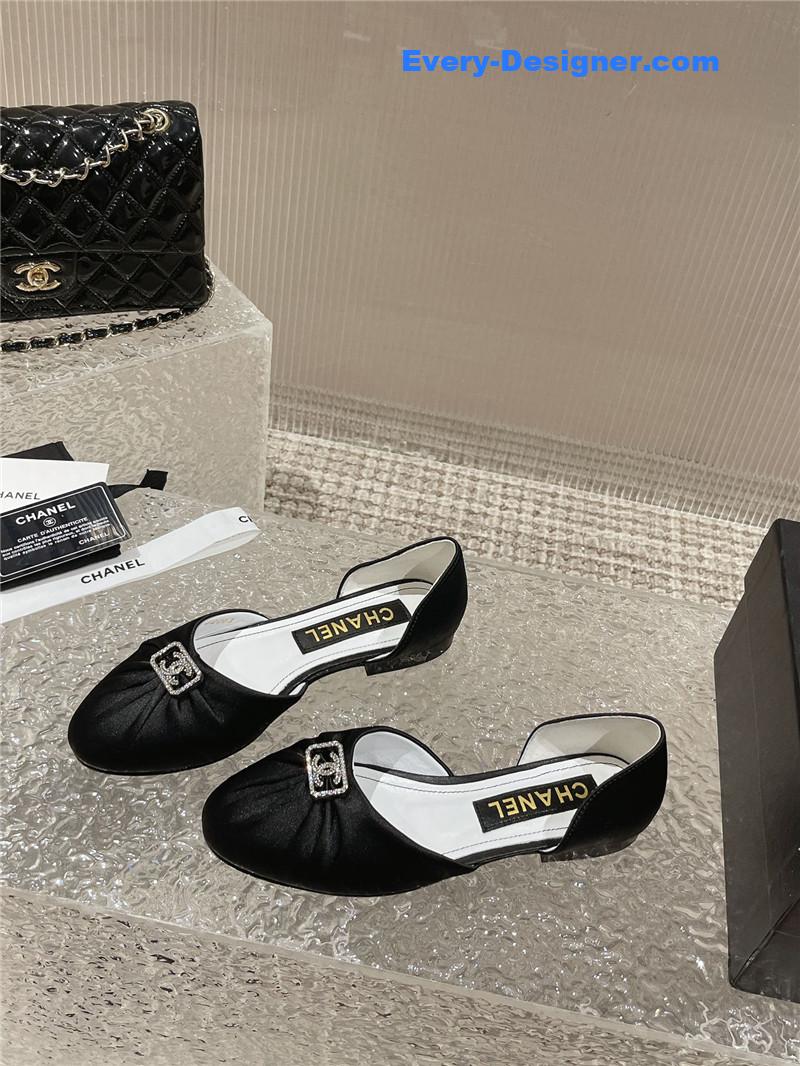 cc explosion D1am0nd buckle hollow sandals