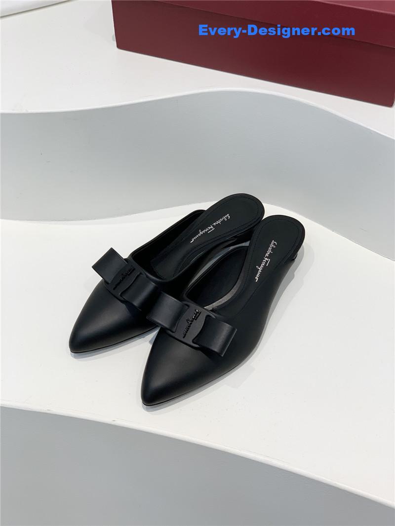 Salvatore Ferragamo new pointed half drag bow slippers