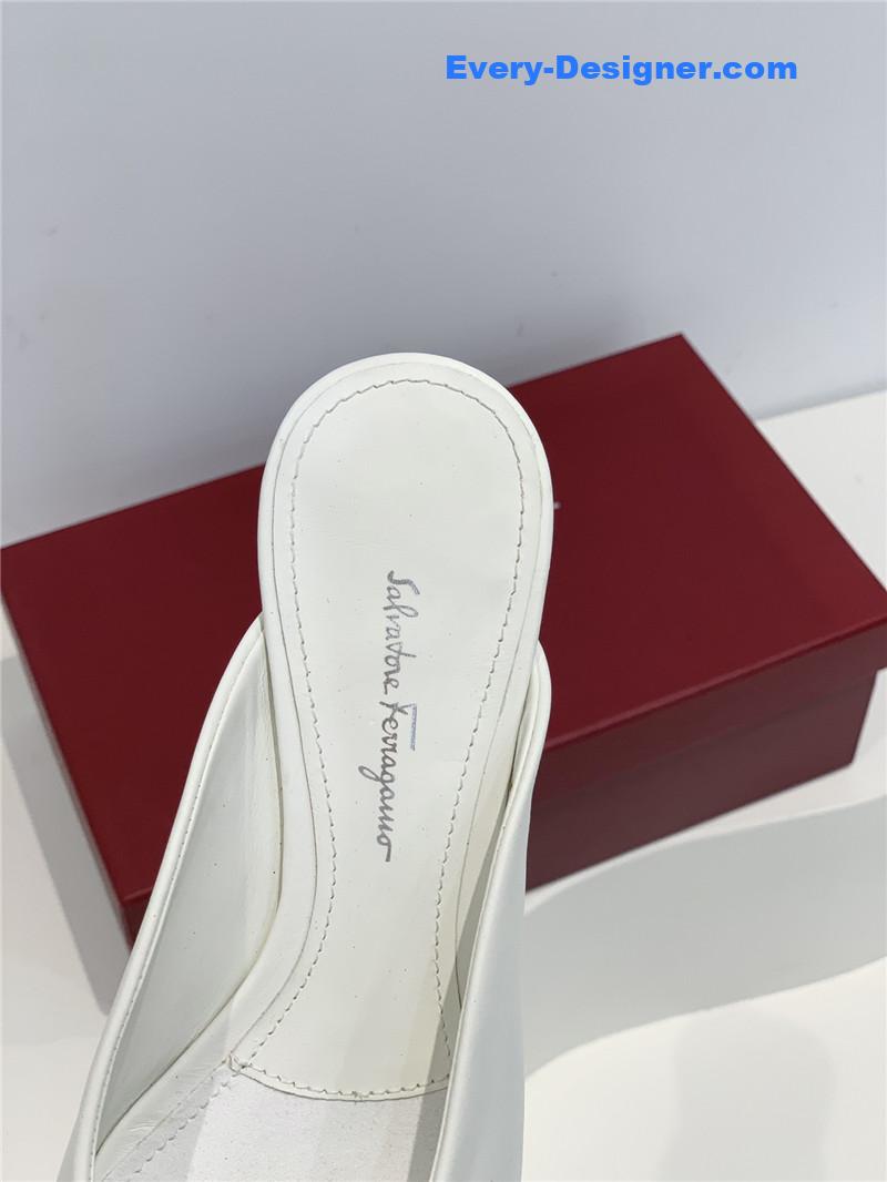 Salvatore Ferragamo new pointed half drag bow slippers