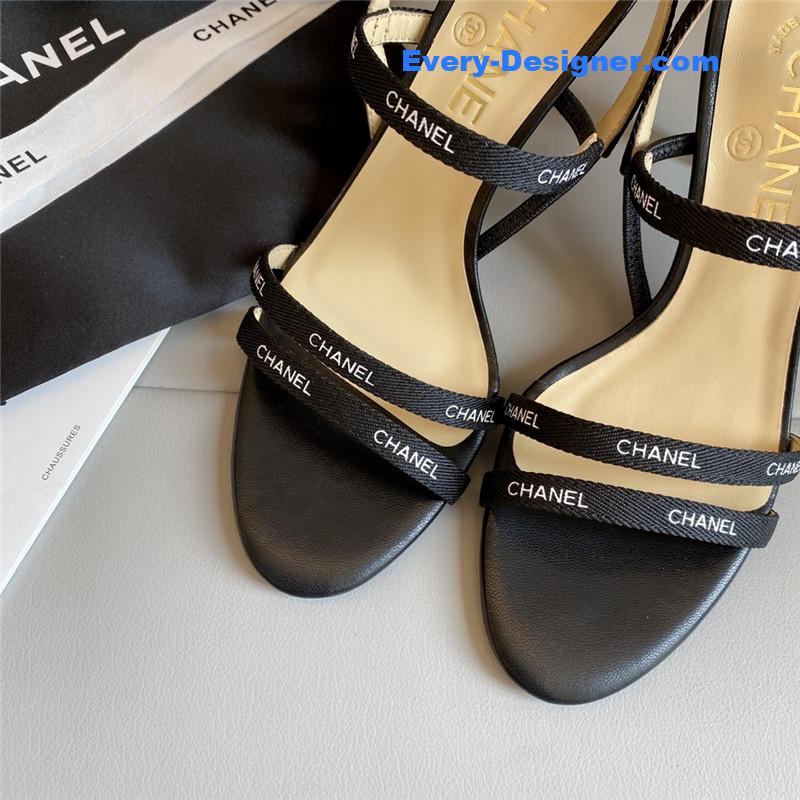 CC middle-aged series logo strappy high-heeled sandals