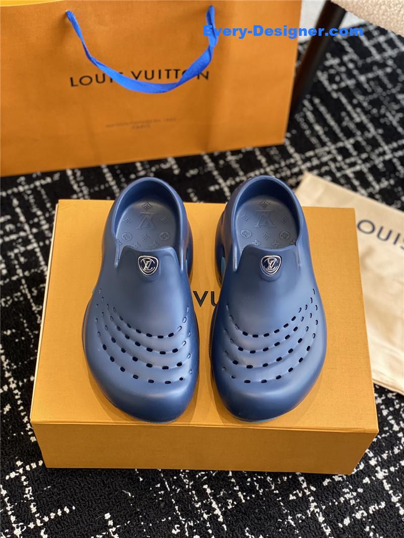 l0vis Vvtt0n lv new shark slippers