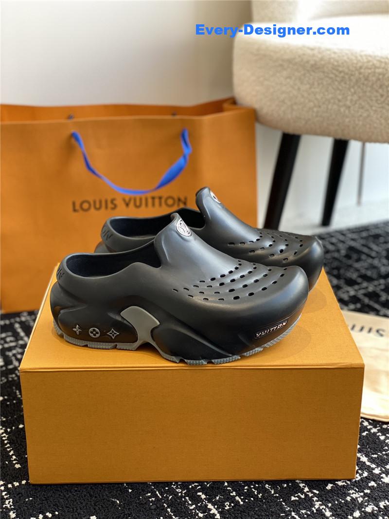 l0vis Vvtt0n lv new shark slippers