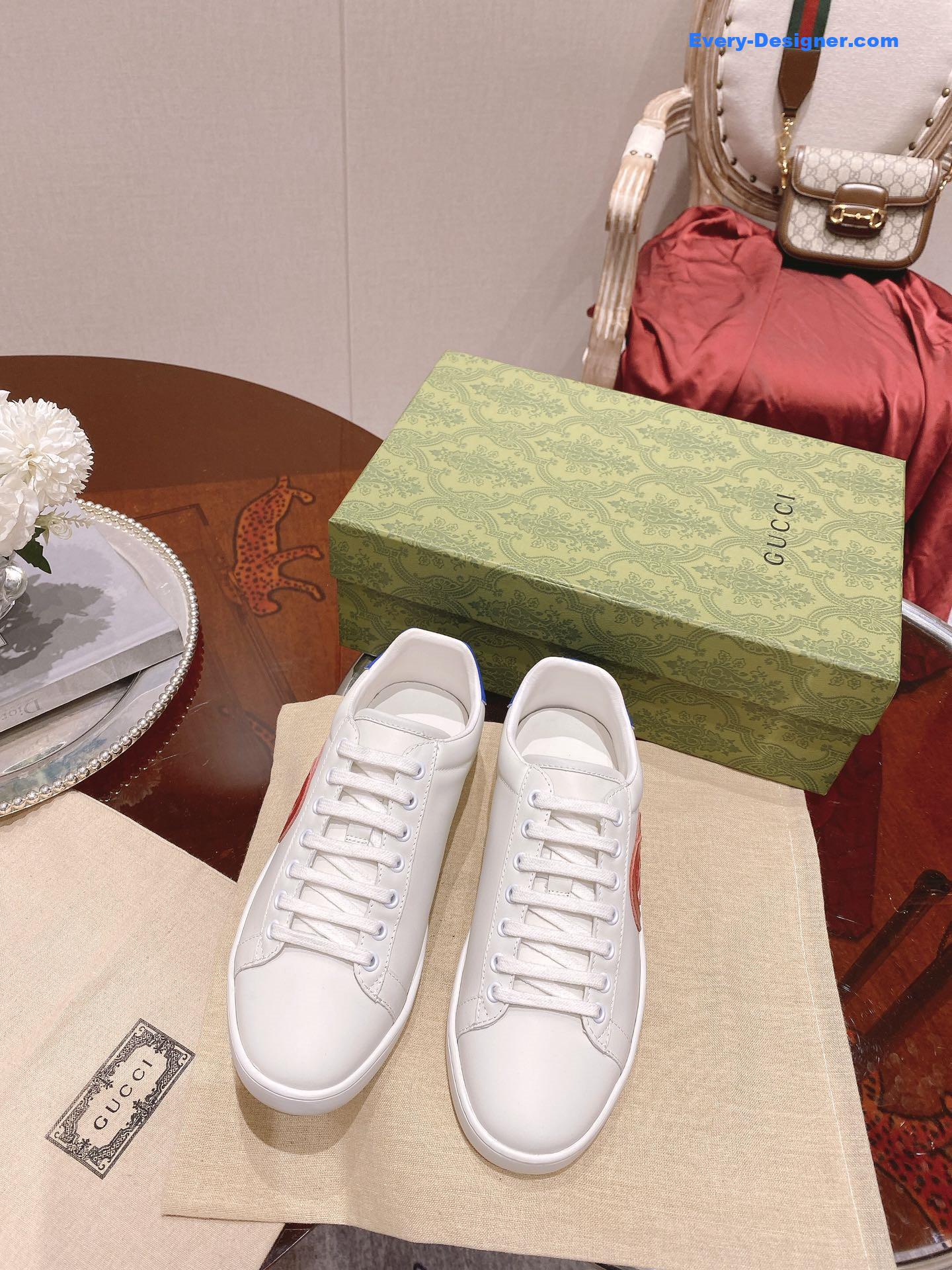 Gvc*1 classic sports lace-up white shoes