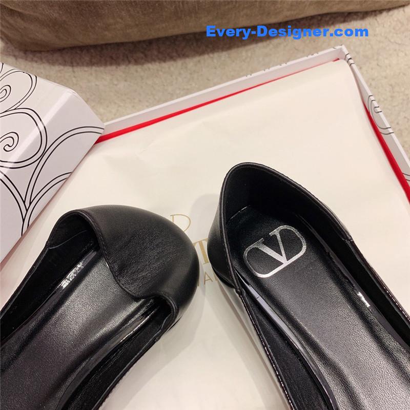 Va1e*ntin0 v logo slip-ons