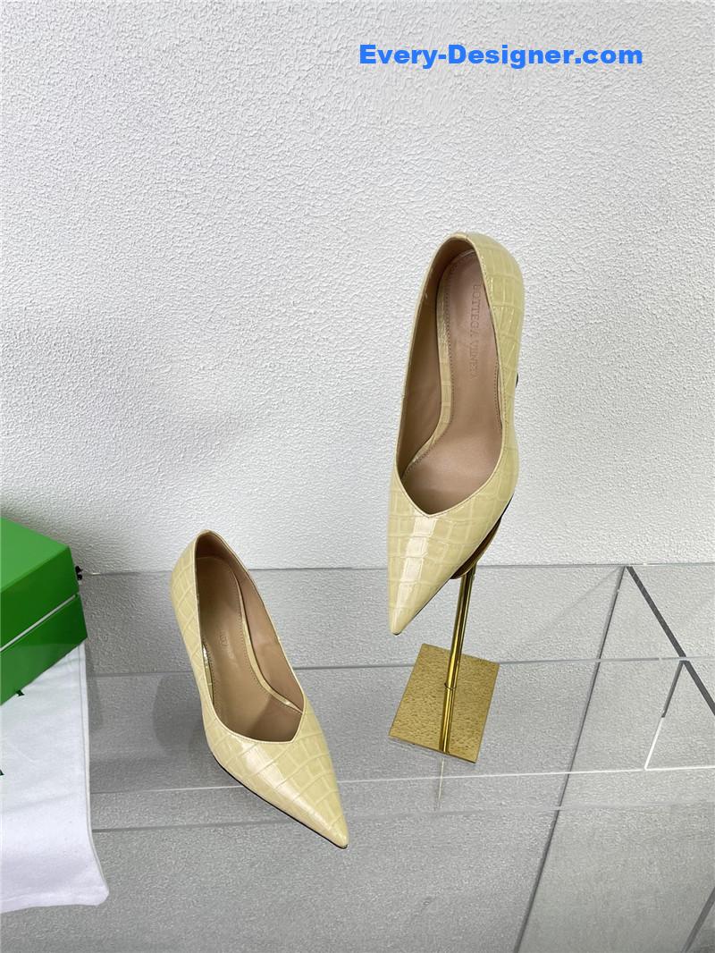 b0tt*ga Ven*ta puntas wedge pumps