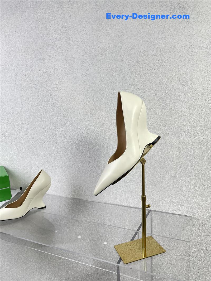 b0tt*ga Ven*ta puntas wedge pumps