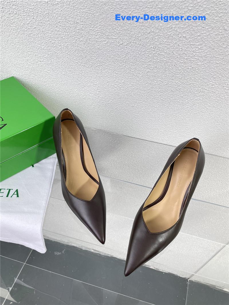 b0tt*ga Ven*ta puntas wedge pumps