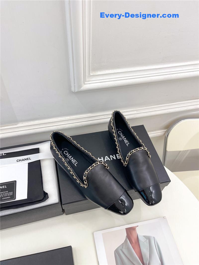 CC catwalk style chain deep mouth shoes