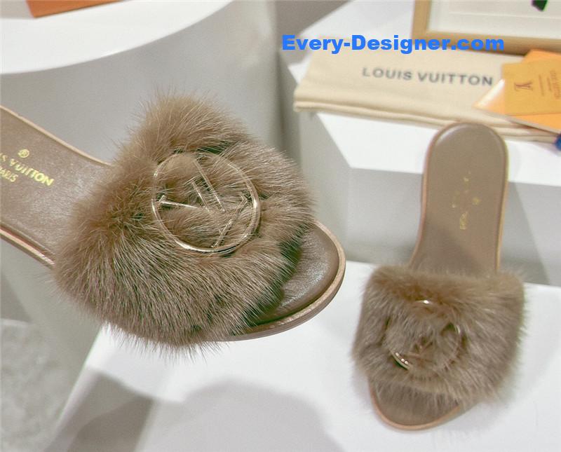 l0vis Vvtt0n lv flat open toe sandals