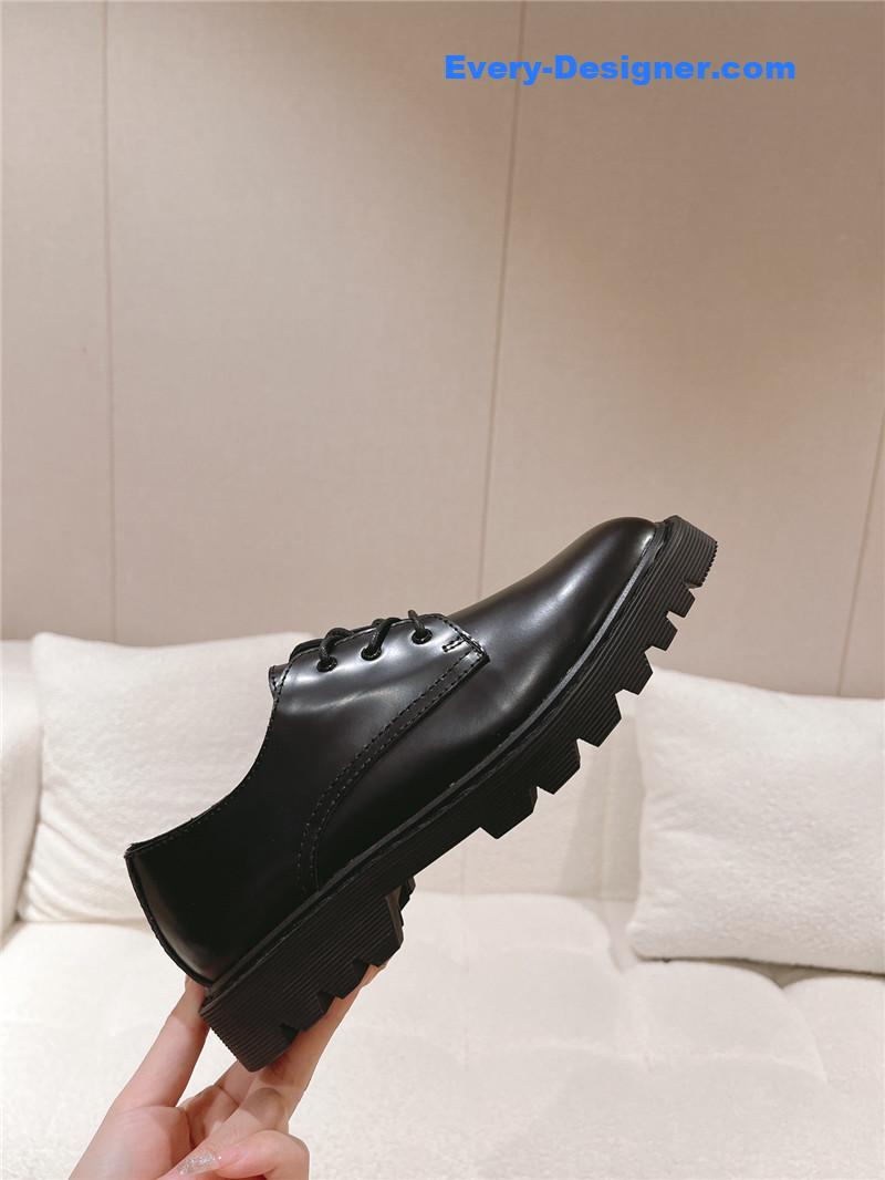 The R0w vintage square toe platform shoes