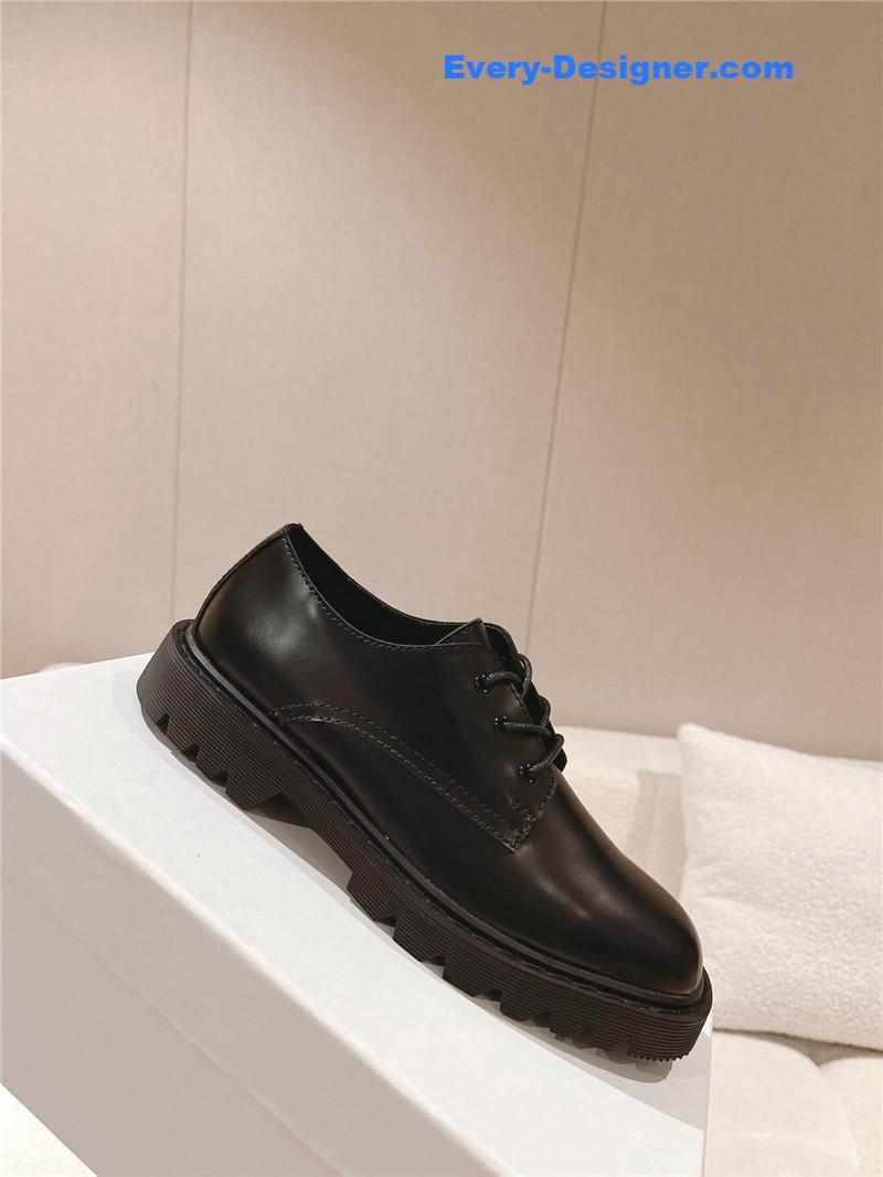 The R0w vintage square toe platform shoes