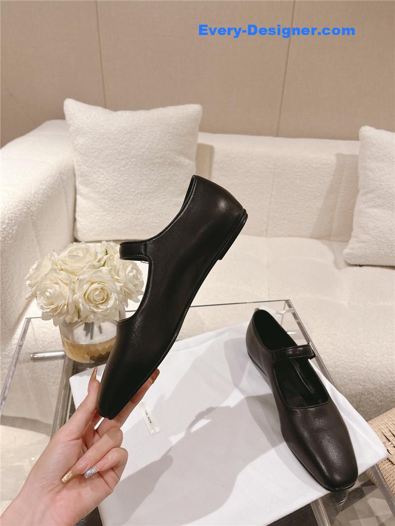 The R0w new trendy brand shoes