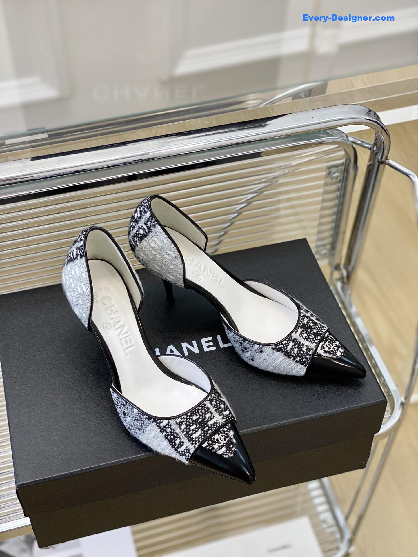 CC side empty high heels