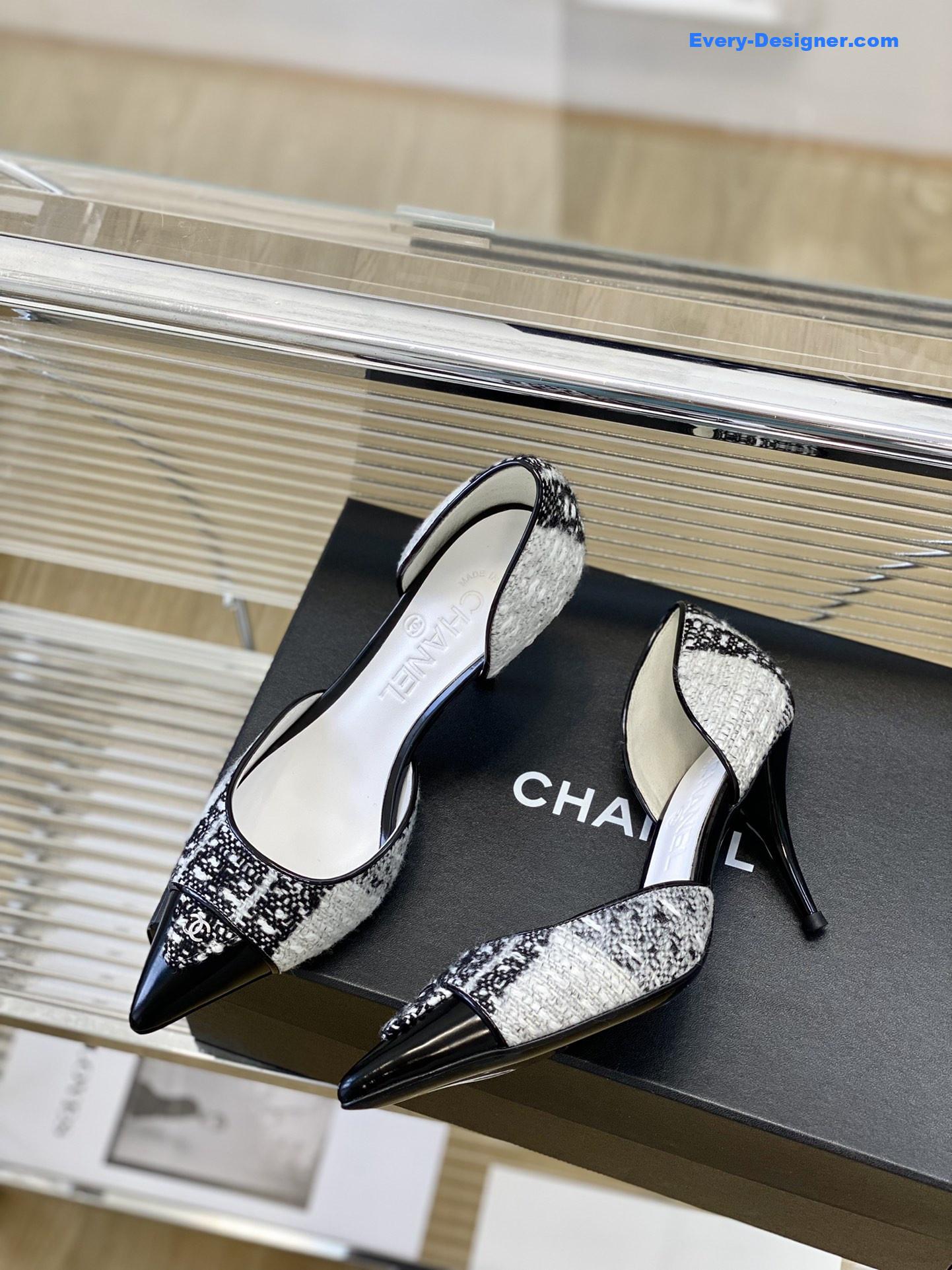 CC side empty high heels
