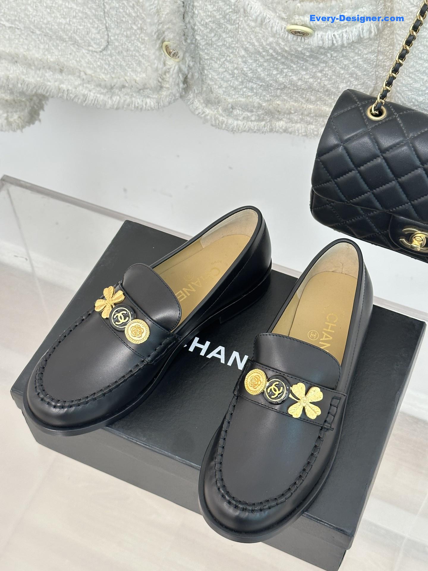 CC classic double C gold four-leaf clover gold coin loafers