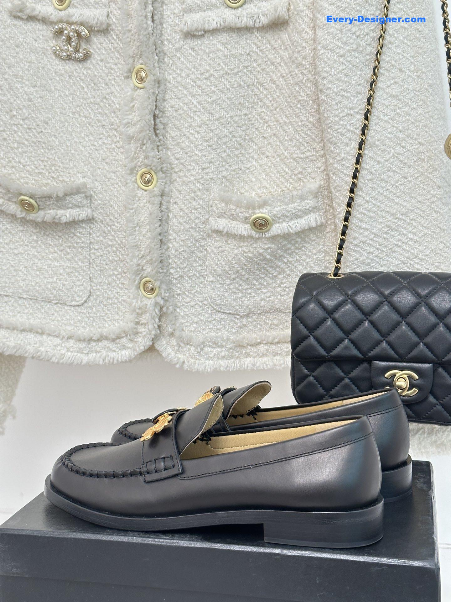 CC classic double C gold four-leaf clover gold coin loafers