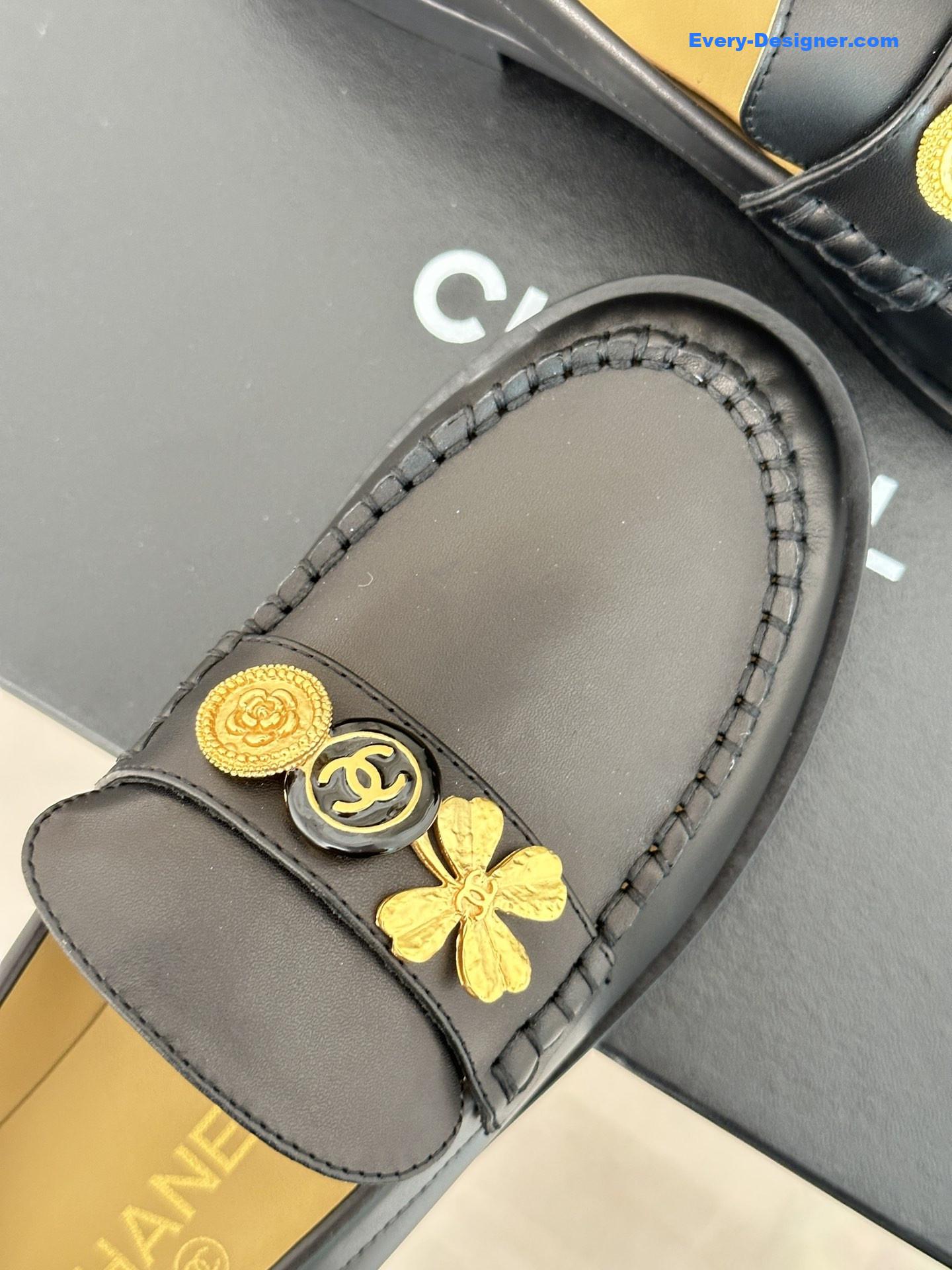 CC classic double C gold four-leaf clover gold coin loafers