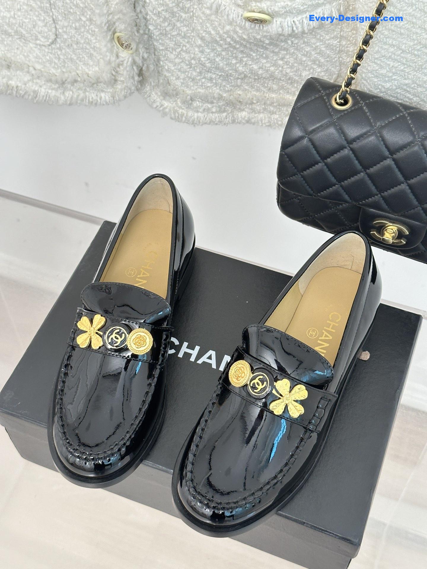 CC classic double C gold four-leaf clover gold coin loafers