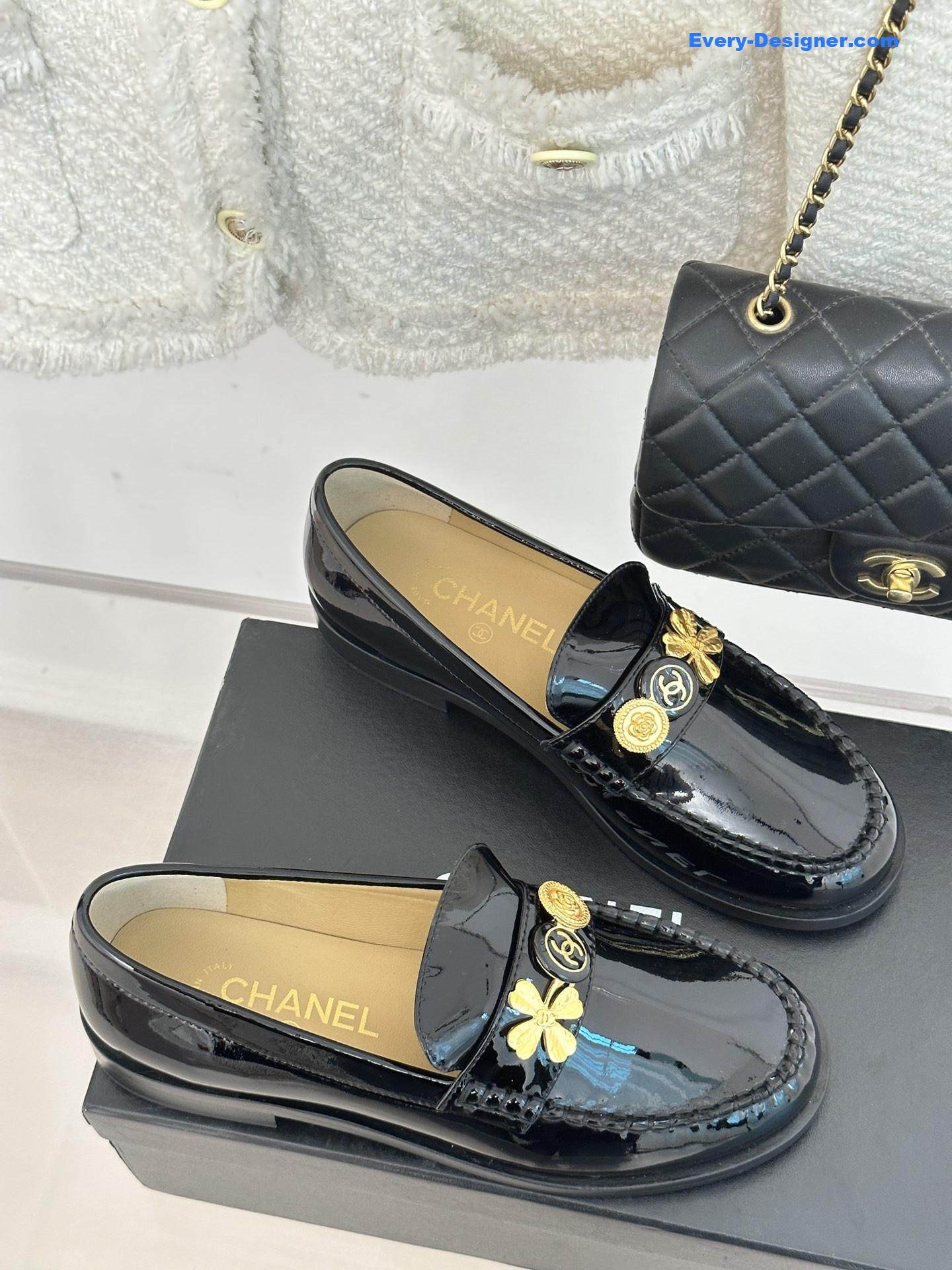 CC classic double C gold four-leaf clover gold coin loafers