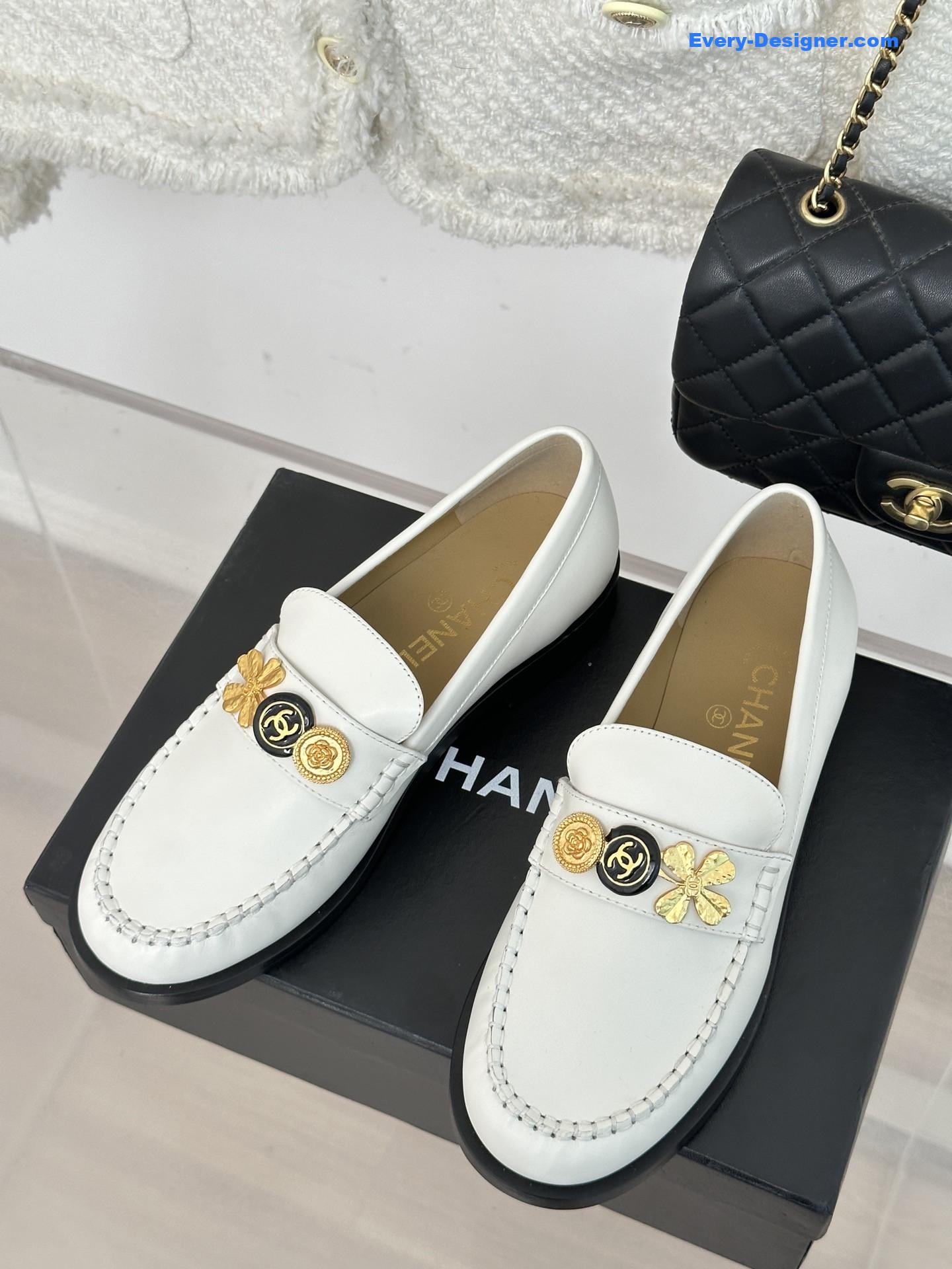 CC classic double C gold four-leaf clover gold coin loafers