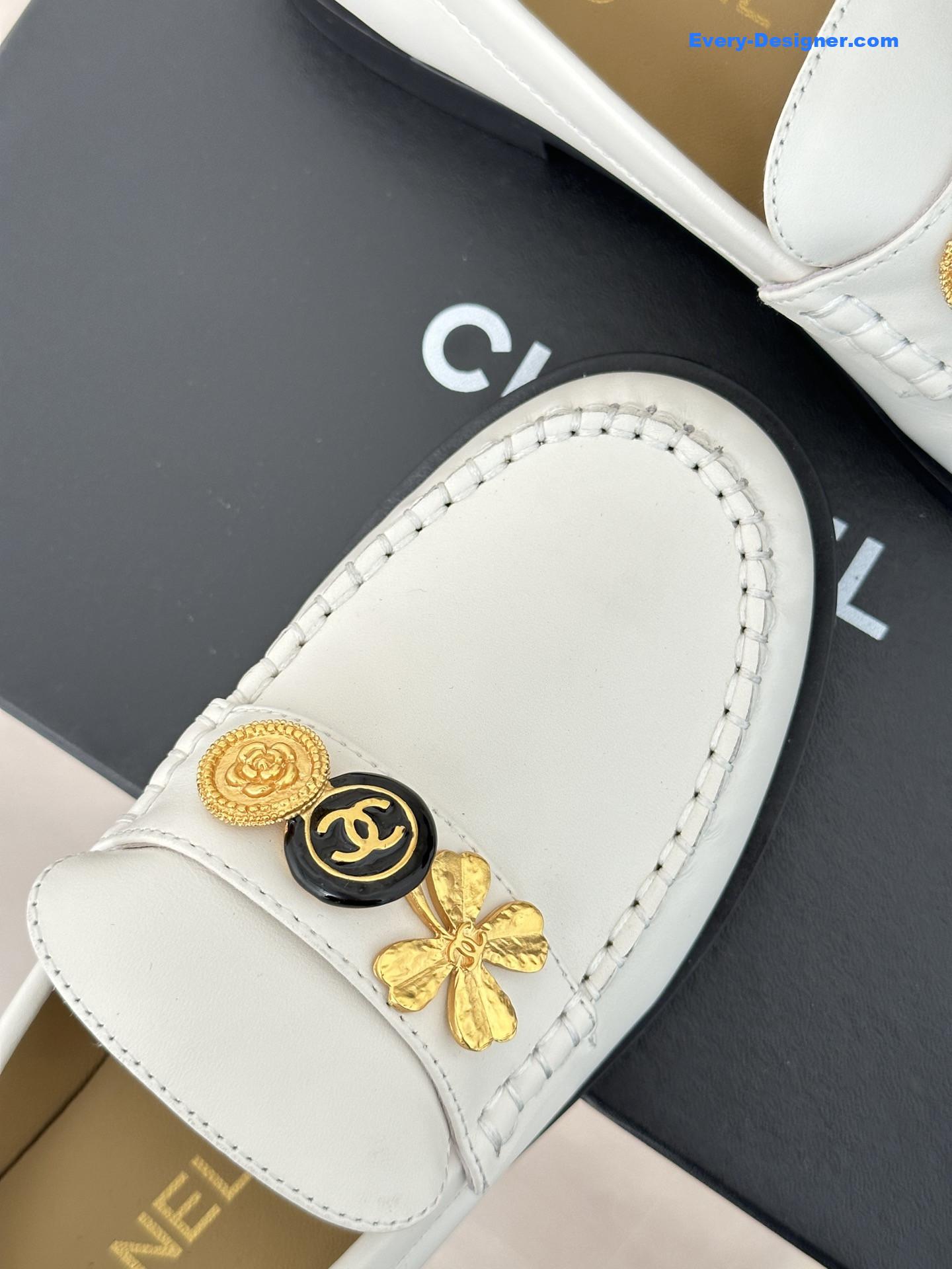 CC classic double C gold four-leaf clover gold coin loafers