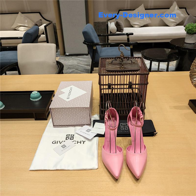 Givenchy classic lock metal buckle pumps