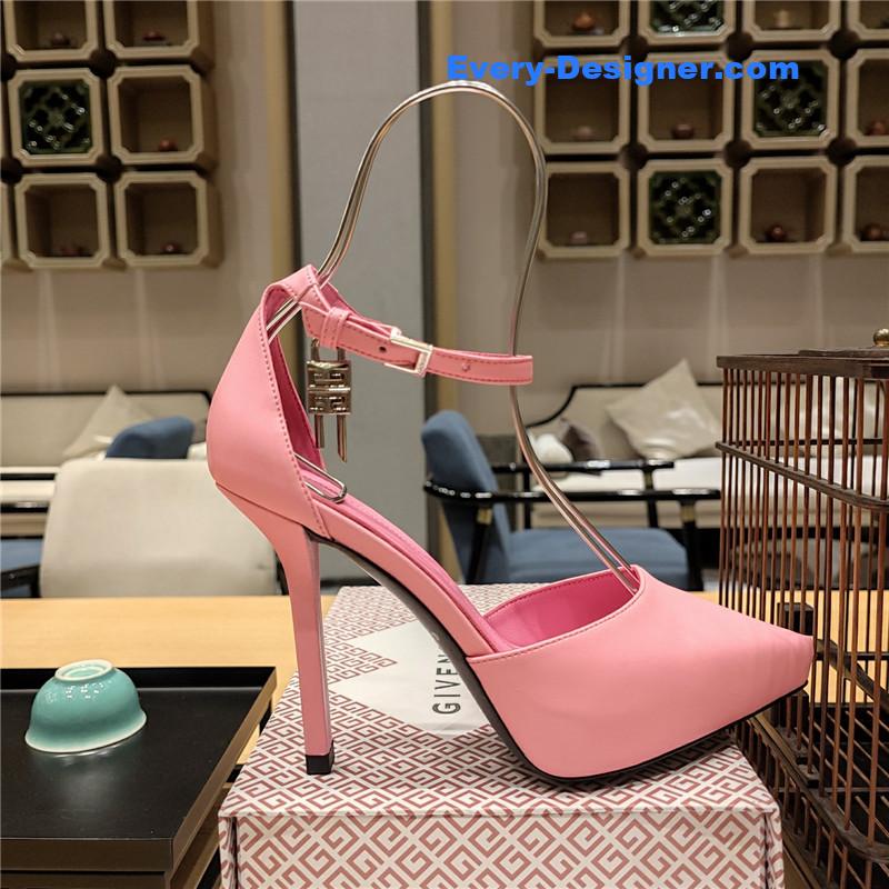 Givenchy classic lock metal buckle pumps
