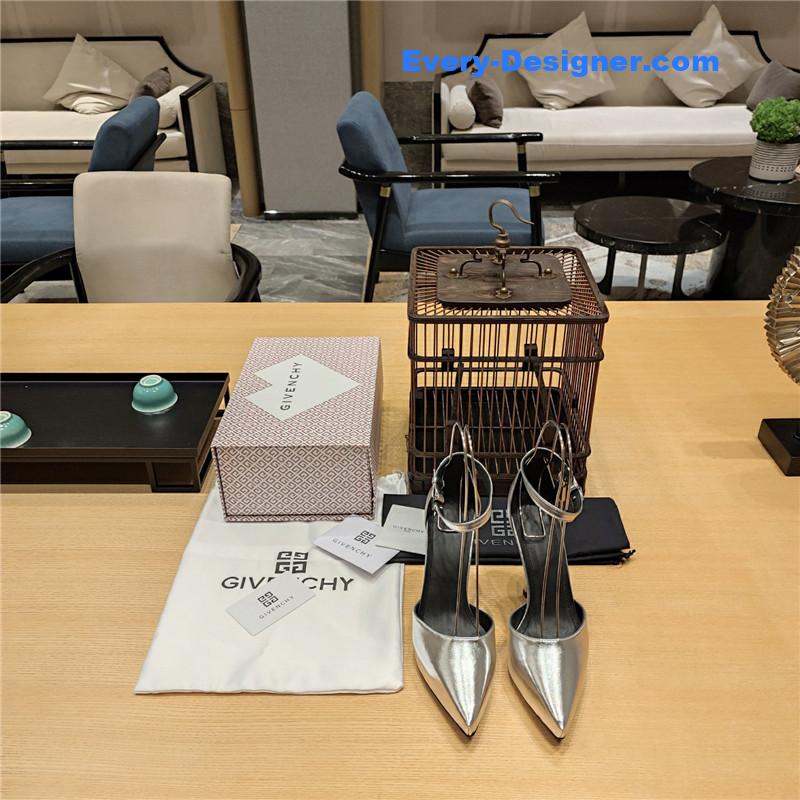 Givenchy classic lock metal buckle pumps