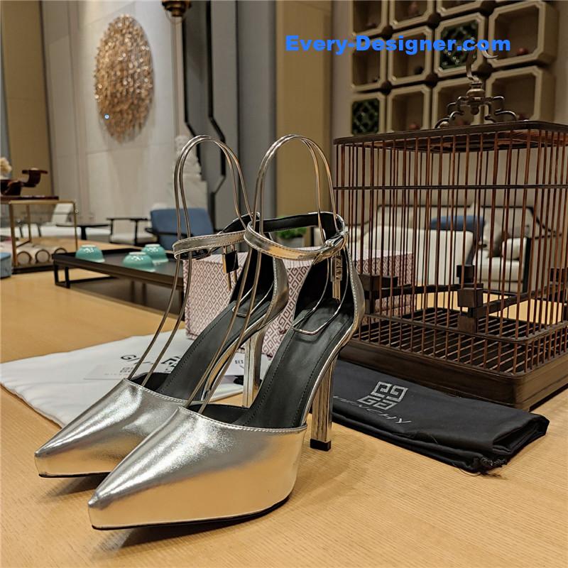 Givenchy classic lock metal buckle pumps