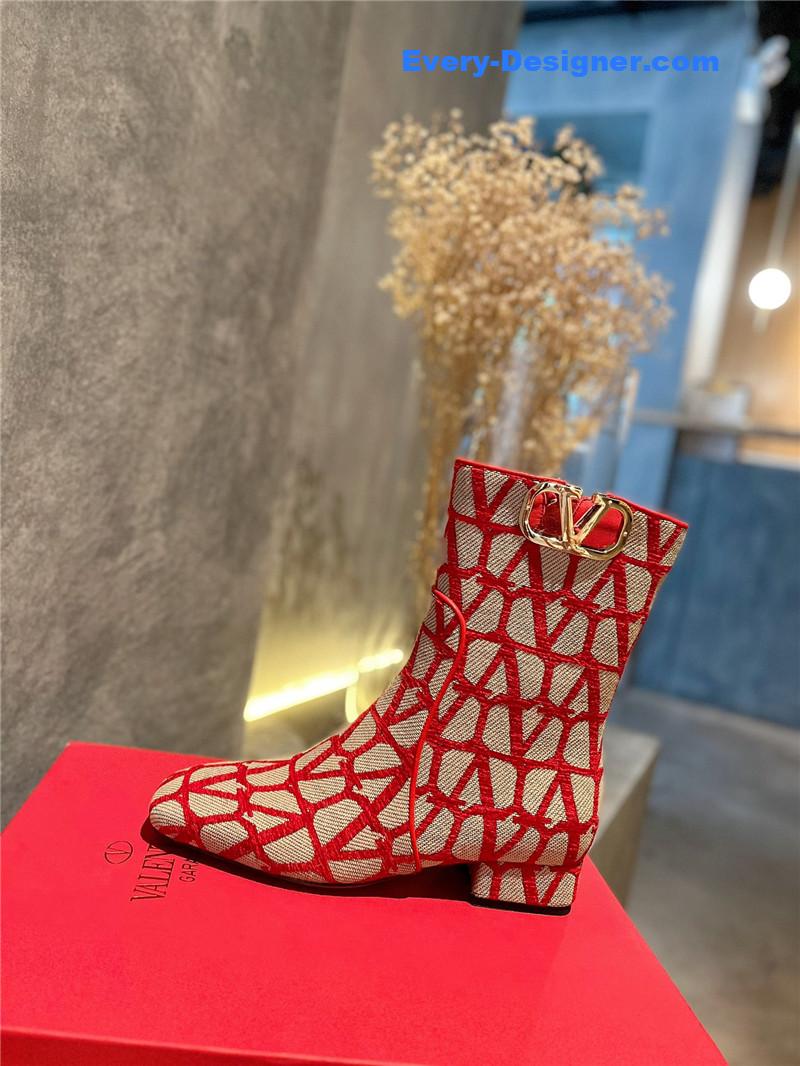 Va1e*ntin0 leather outsole ankle boots