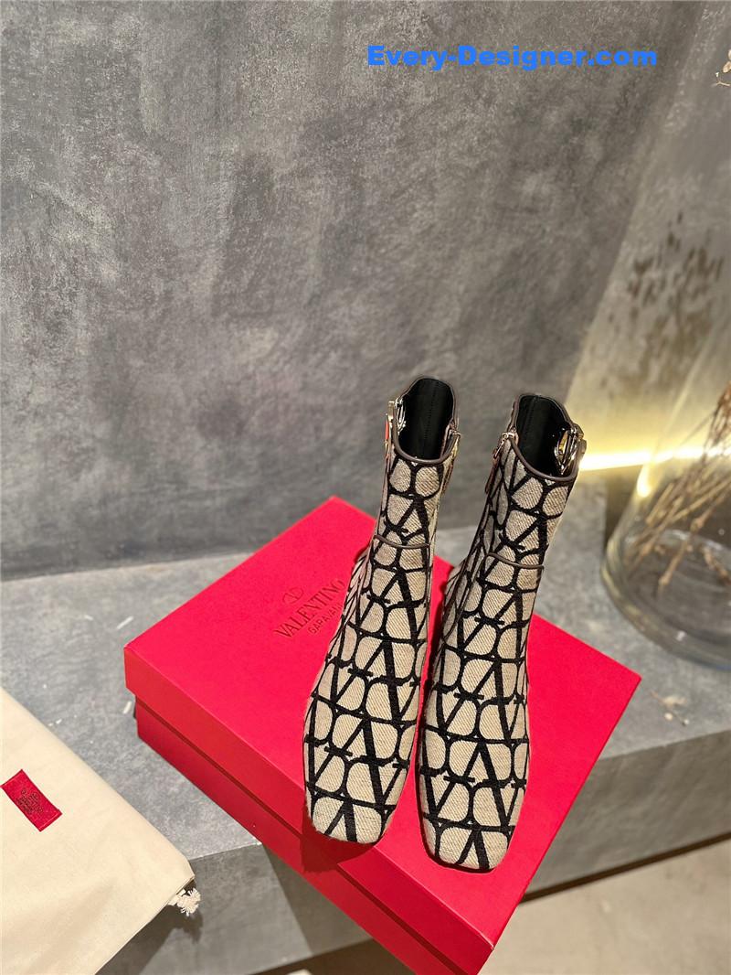 Va1e*ntin0 leather outsole ankle boots