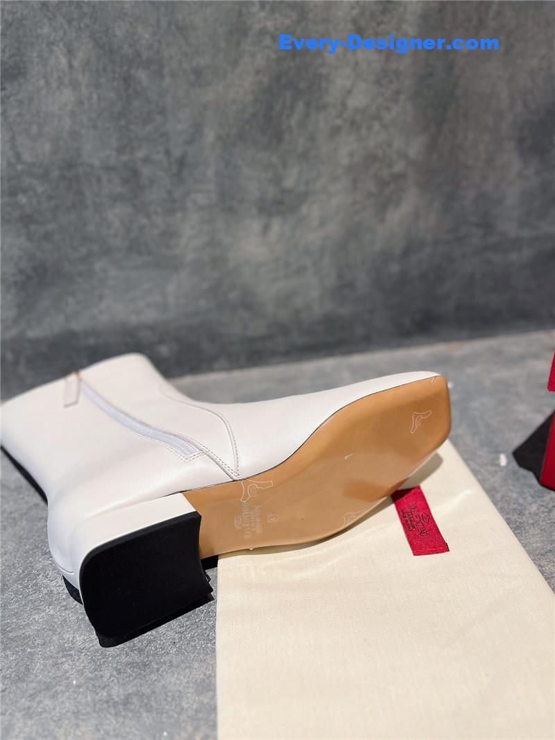 Va1e*ntin0 leather outsole ankle boots