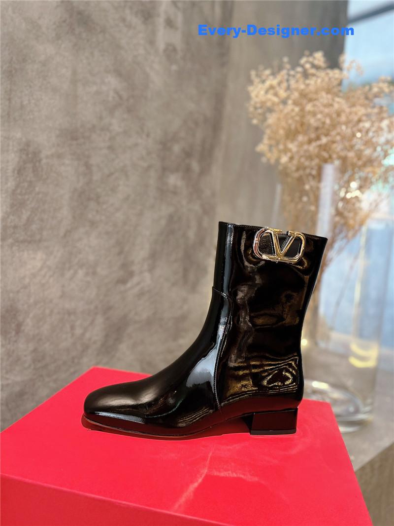 Va1e*ntin0 leather outsole ankle boots