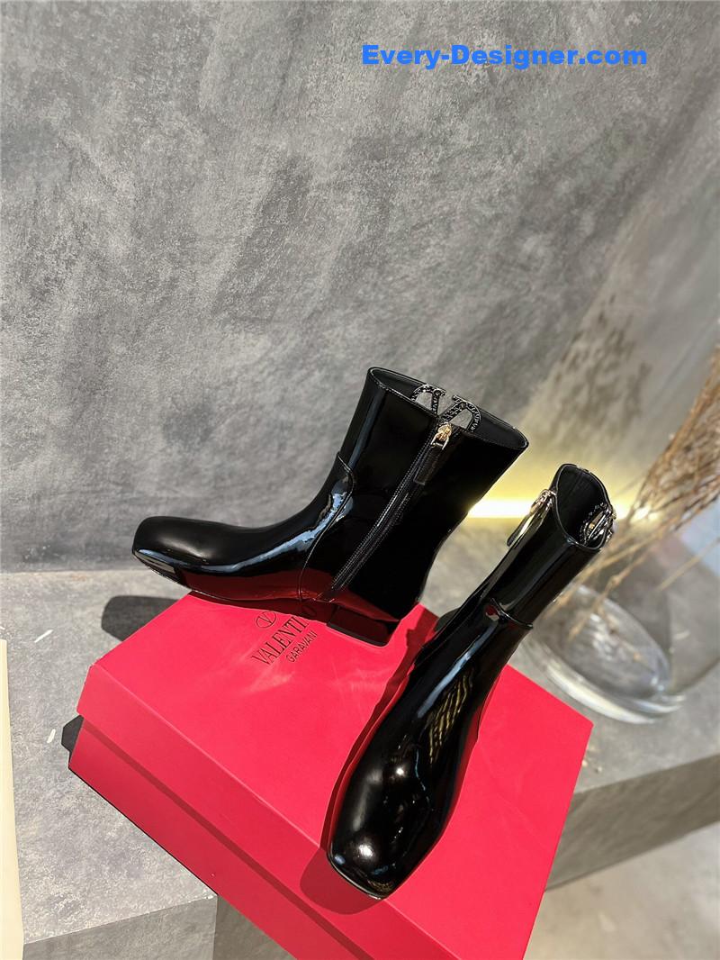 Va1e*ntin0 leather outsole ankle boots