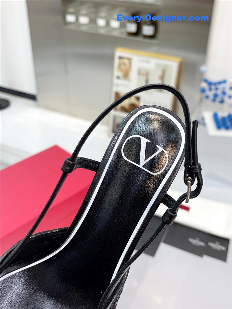 Va1e*ntin0 classic sandals in sequined version with v buckle