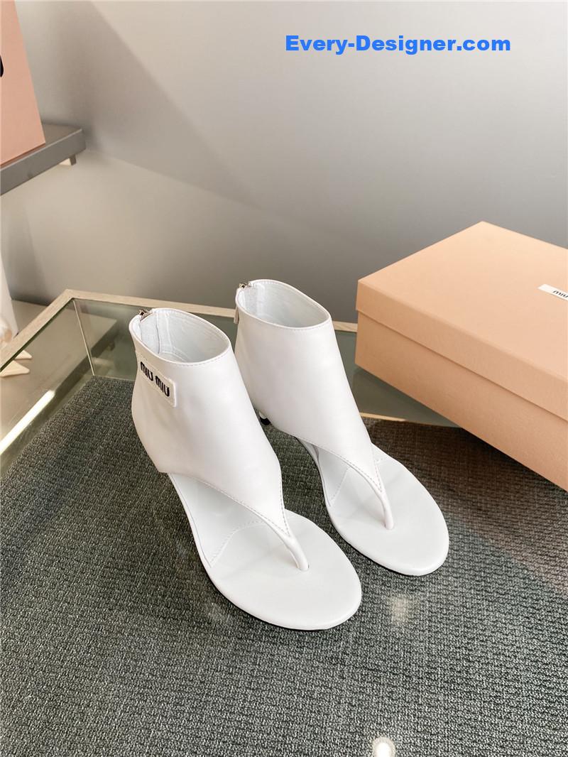 M1um1u sandals