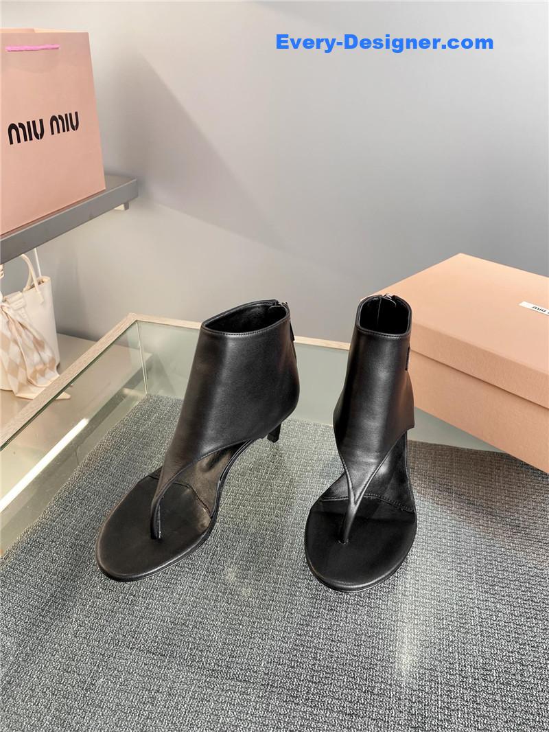 M1um1u sandals